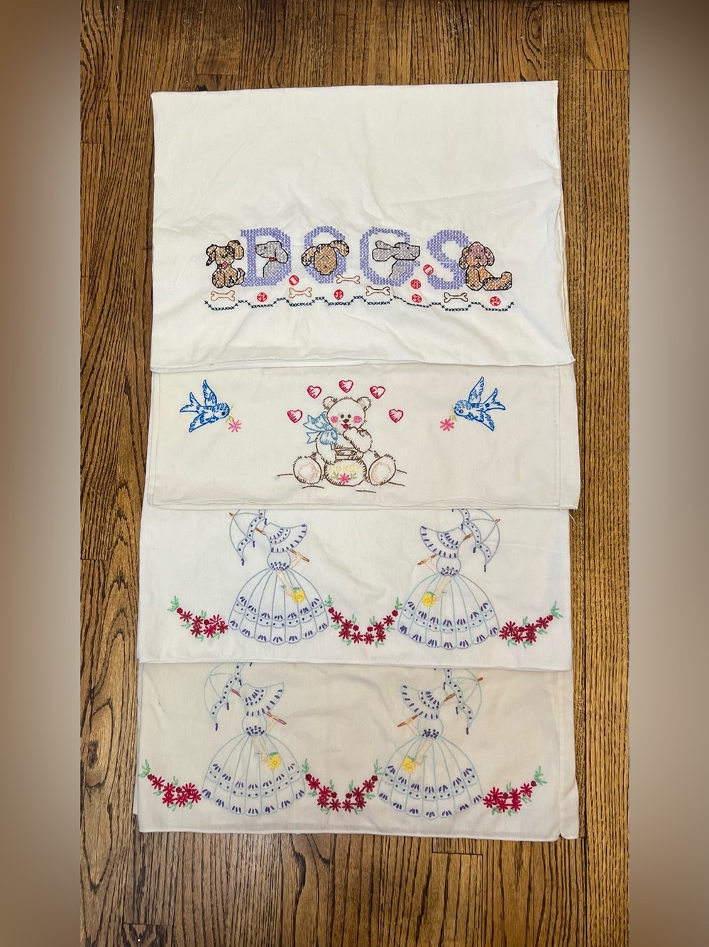 Vintage Set 4 Embroidered Crochet Pillowcases Dogs Bears Cottage Farmhouse Linen